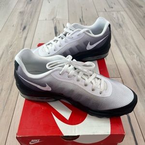 Men’s Nike air max invigor print used once or twice (great condition)